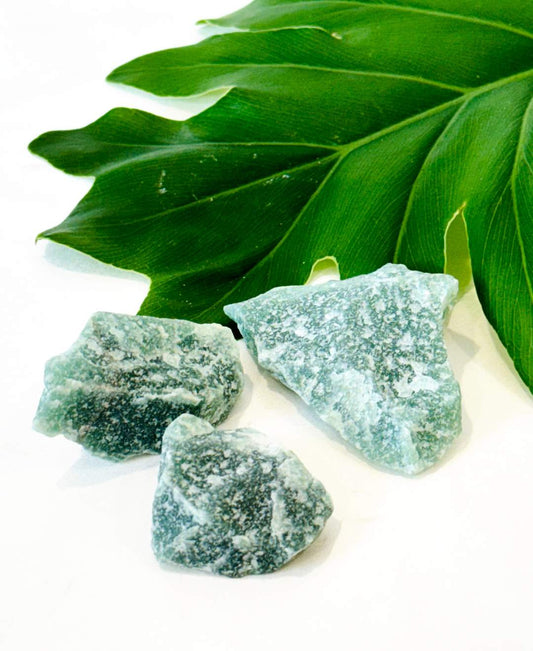 Raw Green quartz crystal | Crystals and minerals