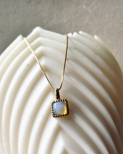 Minimal Square necklace | gold